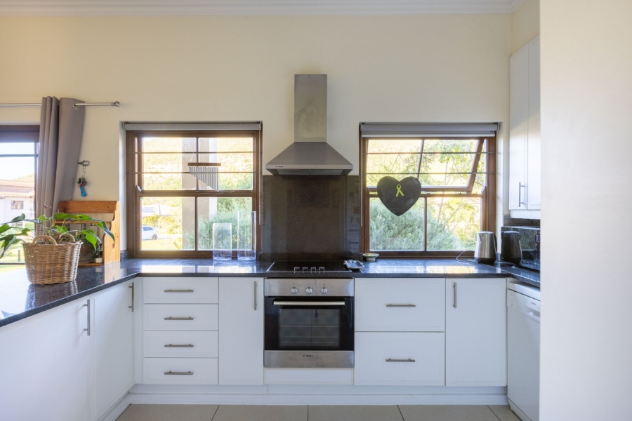 3 Bedroom Property for Sale in Whale Rock Gardens Western Cape